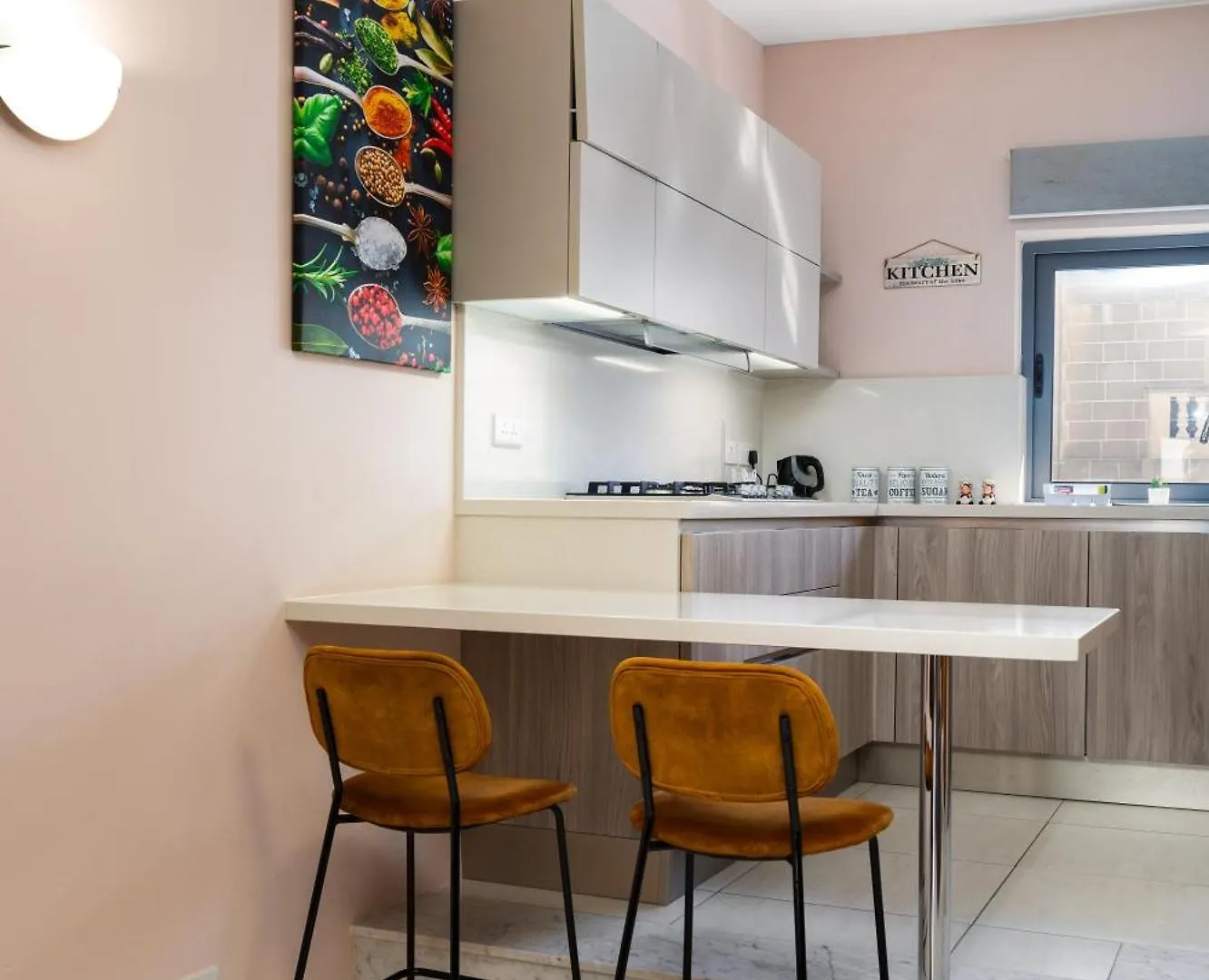 Modern 2Br Stylish Apartment With Large Backyard - Fully-Equipped Accomodation Birkirkara Malta