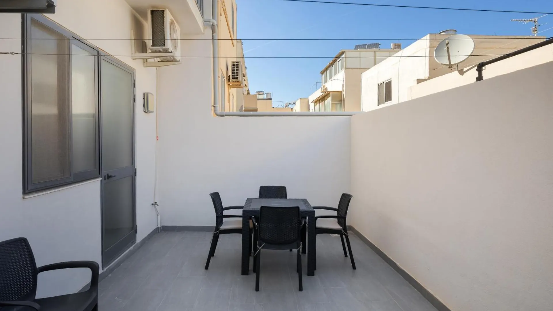 Modern 2Br Stylish Apartment With Large Backyard - Fully-Equipped Accomodation Birkirkara